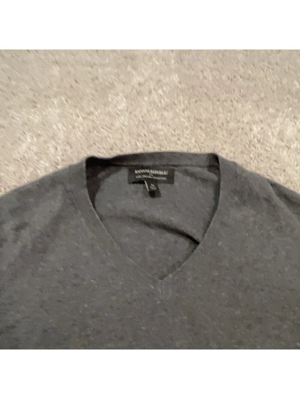 Banana Republic Gray Cashmere Knit V-Neck Pullover Sweater Logo Men’s M